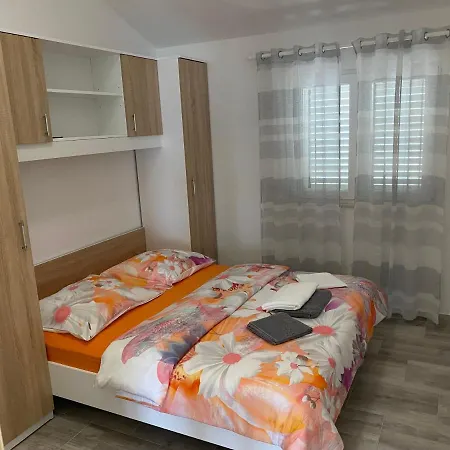 Apartman Anamarija Apartment *