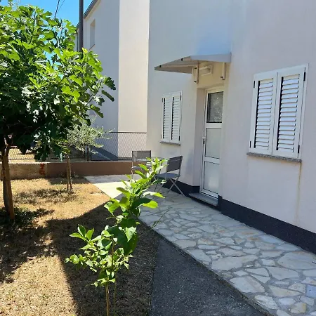 Apartman Anamarija * Kaštela